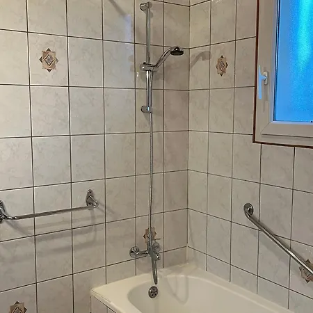 Landhuis De Plain-pied Avec Terrasse, Proche Port Et Station Thermale, Ideal Pour Familles